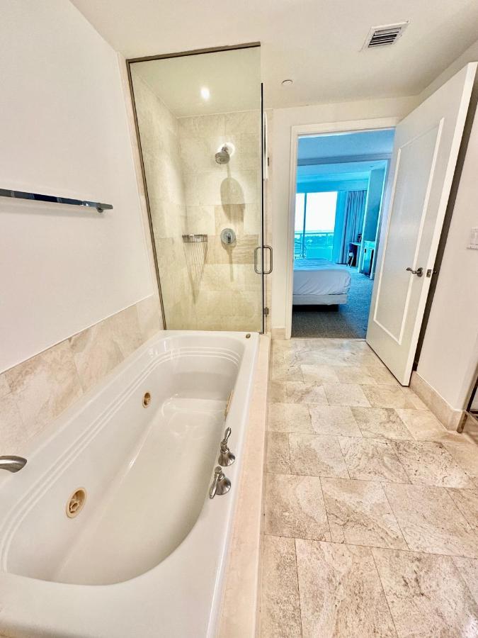 Fontainebleau Miami Beach,Tresor Bagian luar foto